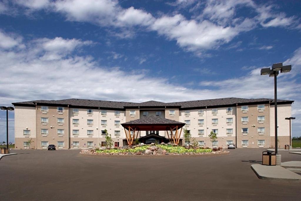 Gold Eagle Lodge North Battleford Exterior photo