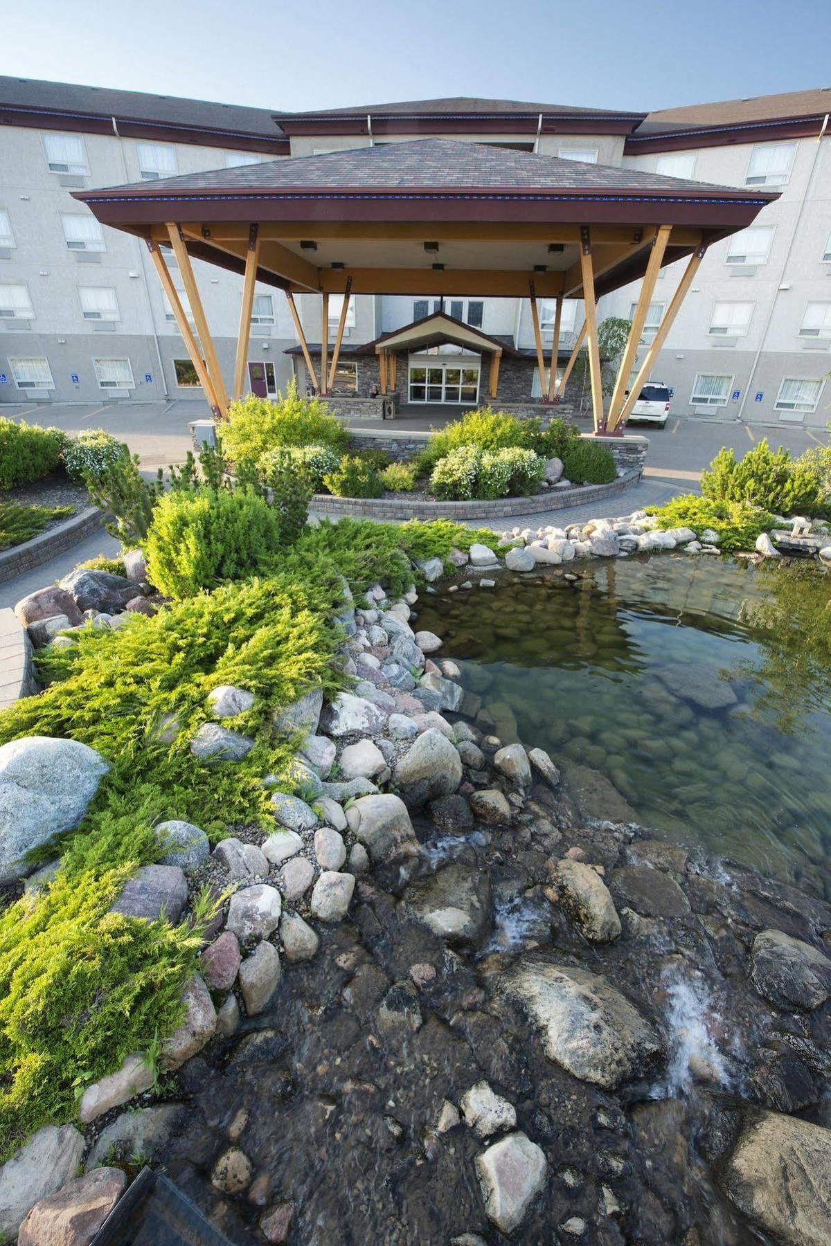 Gold Eagle Lodge North Battleford Exterior photo