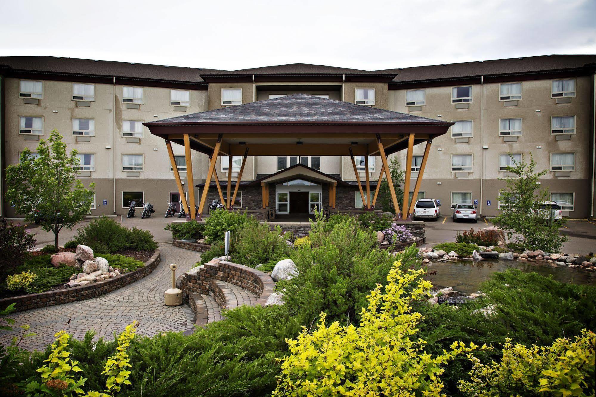 Gold Eagle Lodge North Battleford Exterior photo